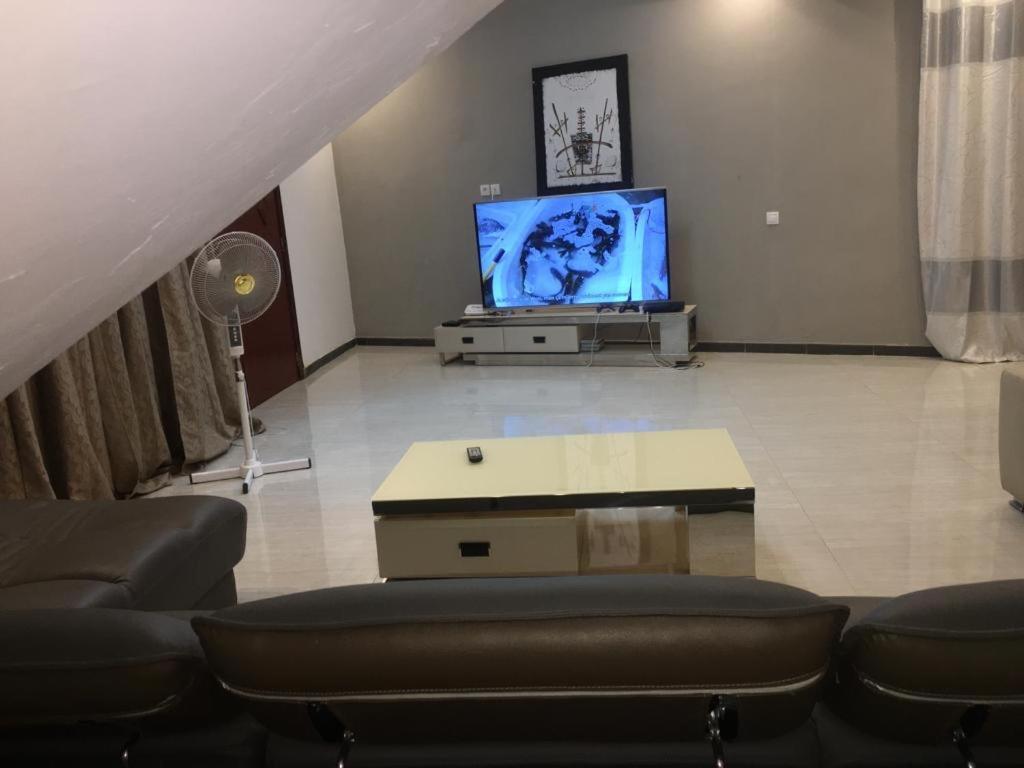 Saly - Villa Kage 6 Chambres -Clim-Wifi-Eau Chaude-Billard-Babyfoot-Ping Pong-Canal - Electricite Non Comprise Exterior foto